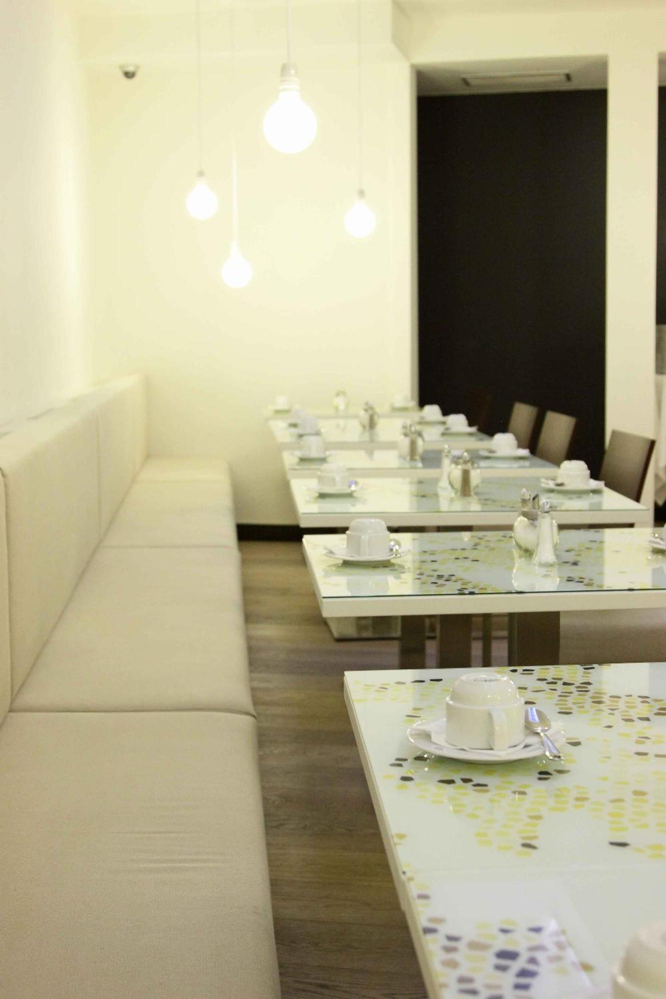Pure White Hotell Praha Eksteriør bilde