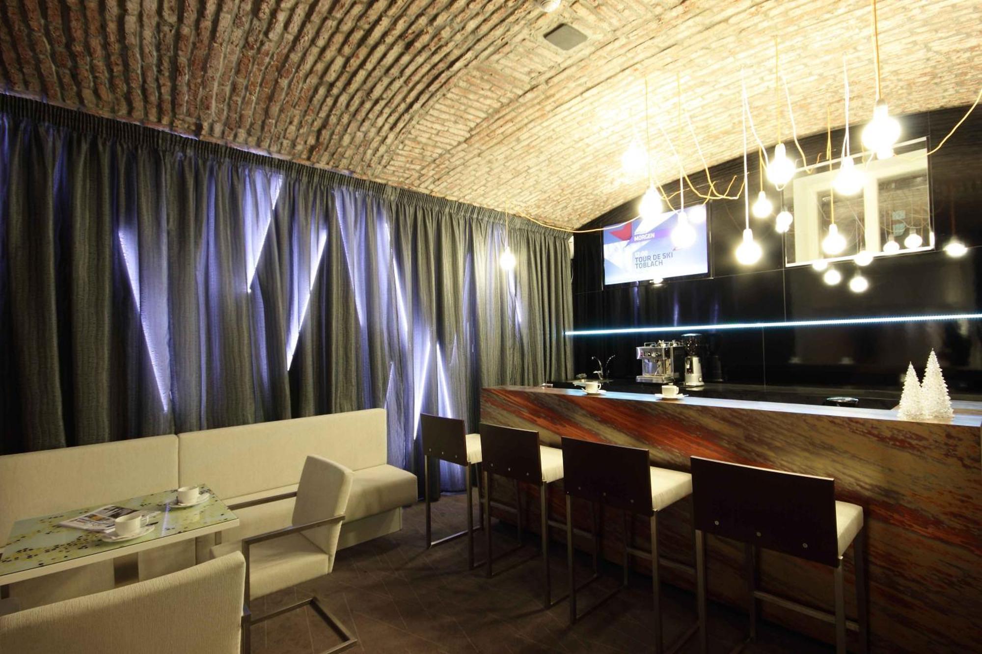 Pure White Hotell Praha Restaurant bilde