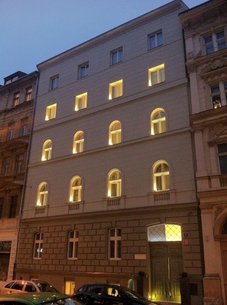 Pure White Hotell Praha Eksteriør bilde