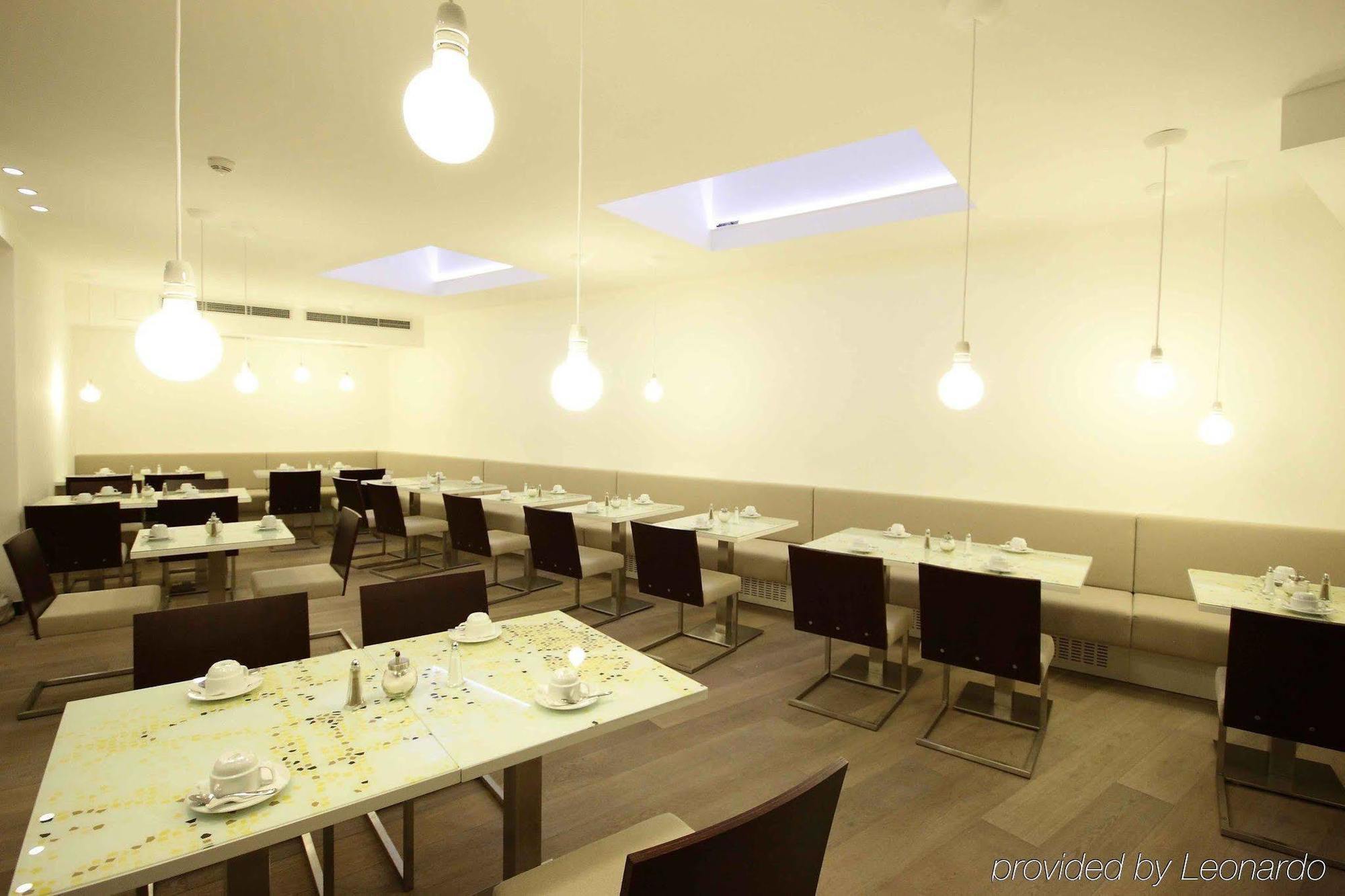 Pure White Hotell Praha Restaurant bilde